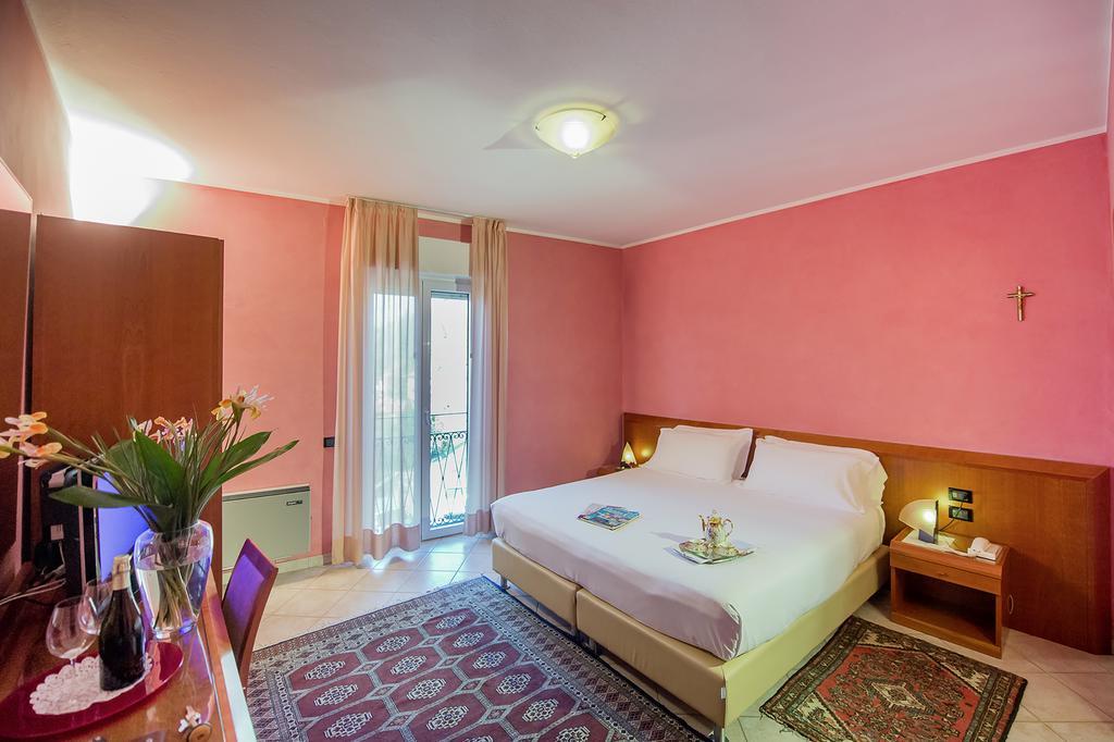 Hotel San Gerolamo Vercurago Kültér fotó
