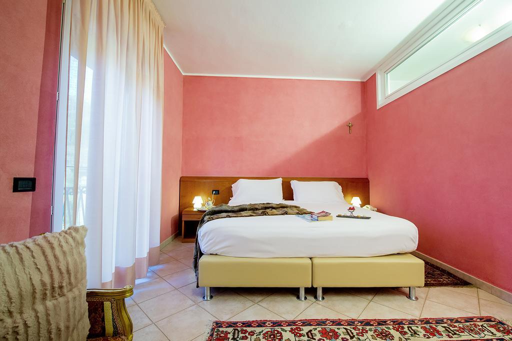 Hotel San Gerolamo Vercurago Kültér fotó