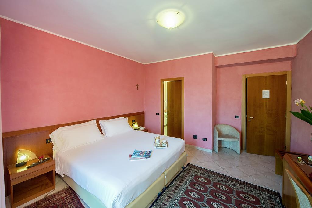 Hotel San Gerolamo Vercurago Kültér fotó